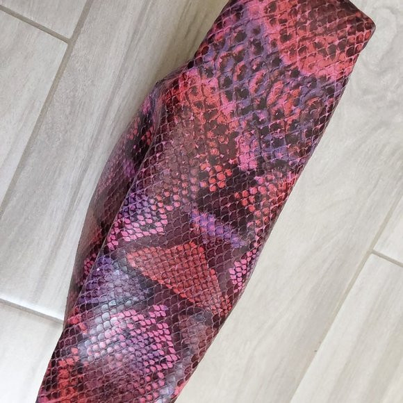 BCBG Maxazria Multi Pink Italian Leather Snakeskin Handbag. Size 6x11 - Picture 4 of 6